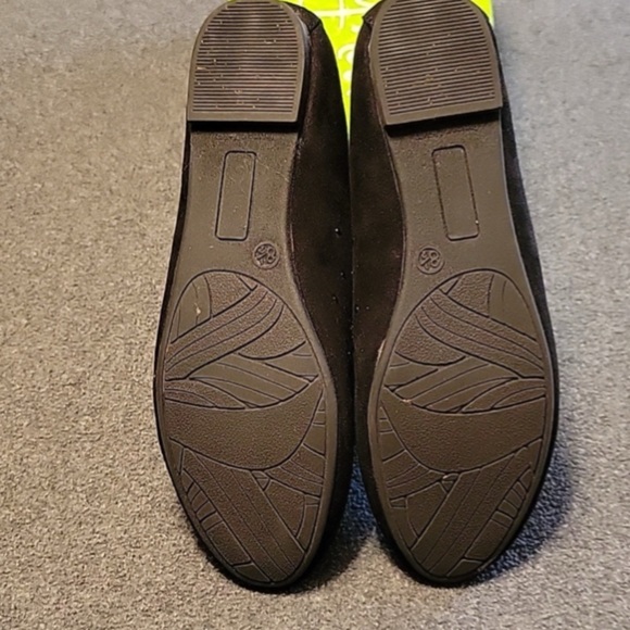Y Not Hillary 2…Black Flats..8.5 M - Picture 3 of 10